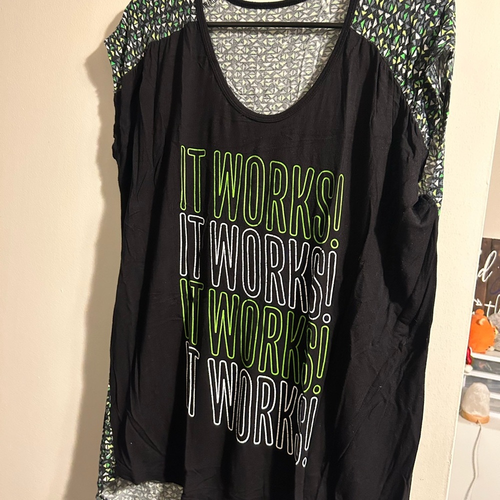 Stylish Black and Green Women's Tee